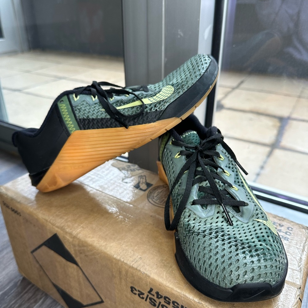 Nike Metcon 6 Training Shoes Mens size 7 / Women’s size 8.5